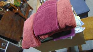 lot 107 image: Box of Towels