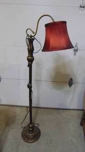 lot 116 image: Floor Lamp with Shade
