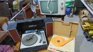 lot 117 image: 3 Vintage Electronics