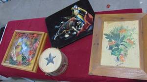 lot 124 image: 3-Pictures and Decor Drum