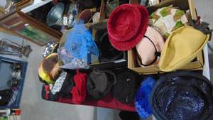 lot 140 image: Lot of Vintage Ladies Hats