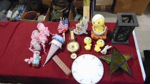 lot 152 image: Misc Holiday Items