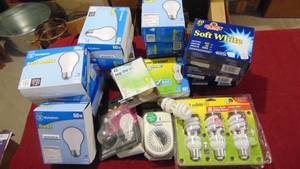 lot 165 image: Lot of New Lightbulbs