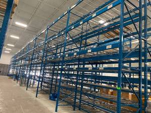 lot 3 image: 132 of 20 Tall SpaceRak Pallet Racking