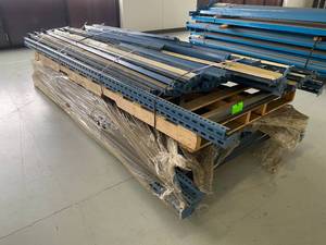 lot 29 image: 2 Pallets of 10 Click together Shelving
