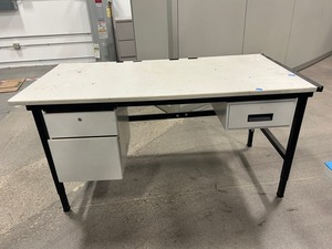 lot 98 image: Work BenchDesk