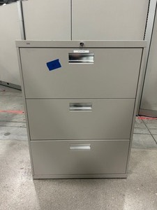 lot 101 image: 3 Drawer Filing Cabinet