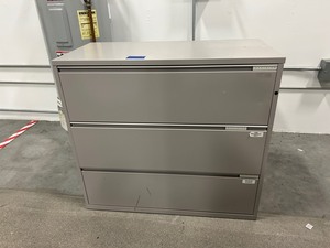 lot 104 image: 3 Drawer Filing Cabinet