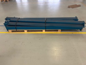 lot 116 image: Pallet of 9 Beams