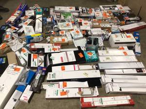 lot 21 image: Mix Lot of assorted Bathroom Appliances, Faucet, Review all pictures