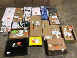 lot 34 image: Mix lot of kitchenbathroom Faucets, Customer Returns Review all pictures