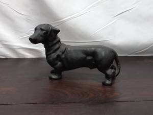 lot 9 image: Old Cast Iron Dog Bank