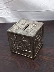 lot 12 image: Vintage Metal Baby Block Bank