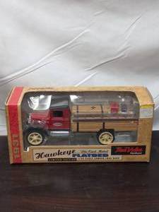 lot 43 image: Vintage 1997 ERTL Hawkeye Flatbed Lumber Load Bank