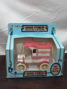 lot 44 image: Vintage 1987 ERTL 1905 Ford Delivery Car Bank