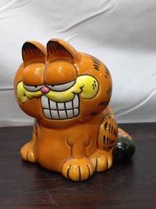 lot 45 image: Vintage Enesco 1981 Garfield Bank