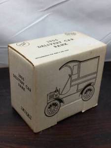 lot 52 image: Vintage 1989 ERTL 1905 Delivery Car Bank
