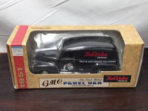 lot 61 image: Vintage 1995 ERTL 1951 Panel Van Locking Bank