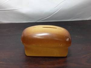 lot 78 image: Vintage 1973 World Vision International Love Loaf Bread Bank