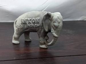 lot 110 image: Vintage Cast Iron 1968 Nixon Elephant Bank