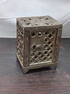 lot 115 image: Vintage Metal Box Bank