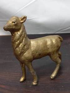 lot 131 image: Old Cast Iron Deer Bank