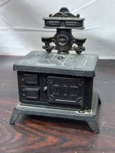 lot 135 image: Vintage Cast Iron Stove Bank
