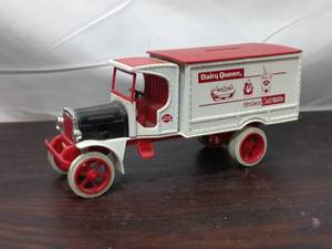 lot 138 image: ERTL Kenworth Dairy Queen Truck Bank