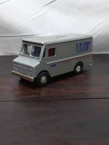lot 140 image: ERTL Grumman Olson Kurbmaster MIT The Service Edge Truck Bank