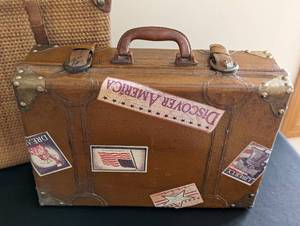 lot 55 image: Pair of Vintage Suitcases