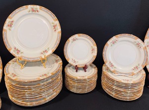 lot 112 image: Vintage Elegant Noritake China Grouping