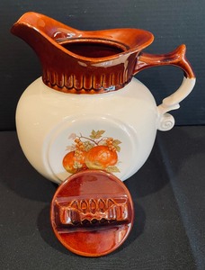 lot 114 image: Vintage McCoy Two-Toned Fruit Festival Handled Pitcher