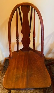 lot 126 image: Pair of Vintage Tapered Splat Back Windsor Style Chairs