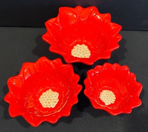 lot 128 image: Christmas Serving Pieces
