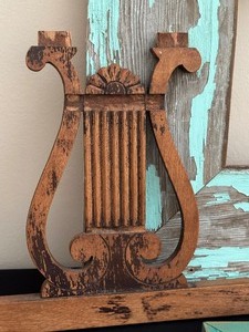 lot 81 image: Fun Decorative Vintage Architectural Pieces