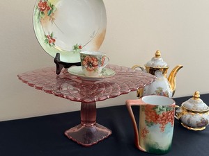lot 80 image: Vintage China and Vintage LE Smith Cake Plate