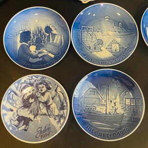 lot 138 image: 13 Dated Holiday Collectors Plates by Porsgrund and Bing & Grondahl