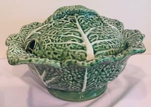 lot 151 image: Lovely Lettuce Leaf Serving Pieces