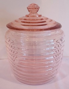 lot 155 image: Vintage Anchor Hocking Beehive Biscuit Cookie Jar and Creamer and Sugar Caddies