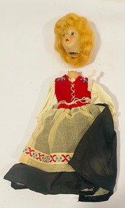 lot 181 image: 5 Story Books Dolls for Repair