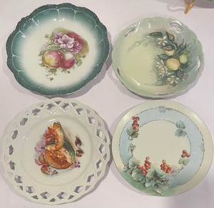 lot 184 image: 16 Fruit and Floral Vintage Plates