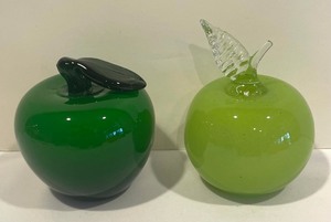 lot 188 image: Gorgeous Glass Fruit and Ceramic Fruit Themed Plates