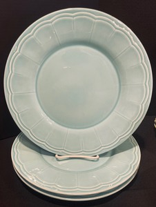 lot 302 image: Variety of Plate and Bowl Sets