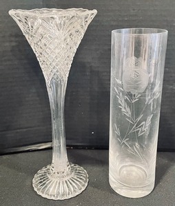 lot 317 image: Crystal and Glass Vase Grouping