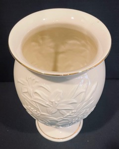 lot 314 image: Lenox Vase