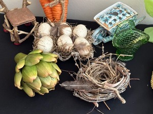 lot 129 image: Whimsical and Fun Home Decor Variety