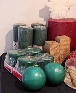lot 263 image: Decorative Christmas Candles