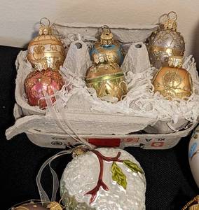 lot 267 image: Assorted Easter Ornaments and More