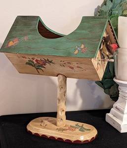 lot 271 image: Spring Themed Home Decor