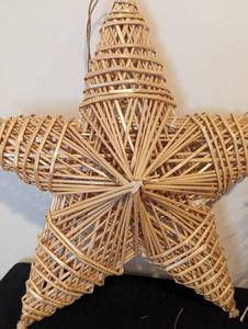 lot 281 image: Woven Straw Wreaths and Star